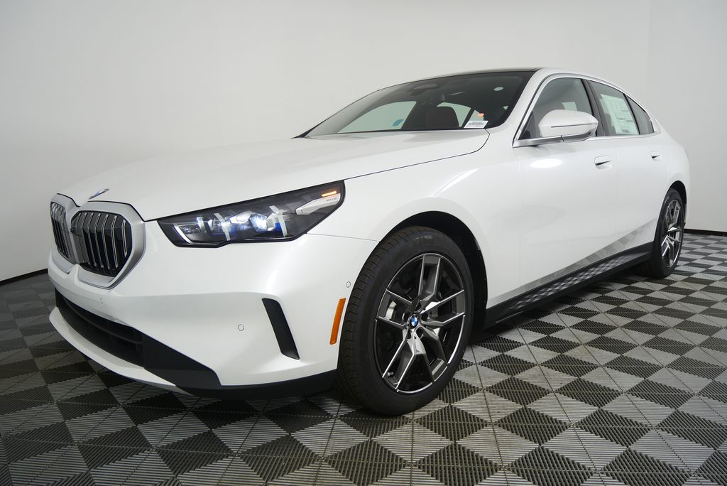 Thumbnail: 2026 BMW 5 Series - 8