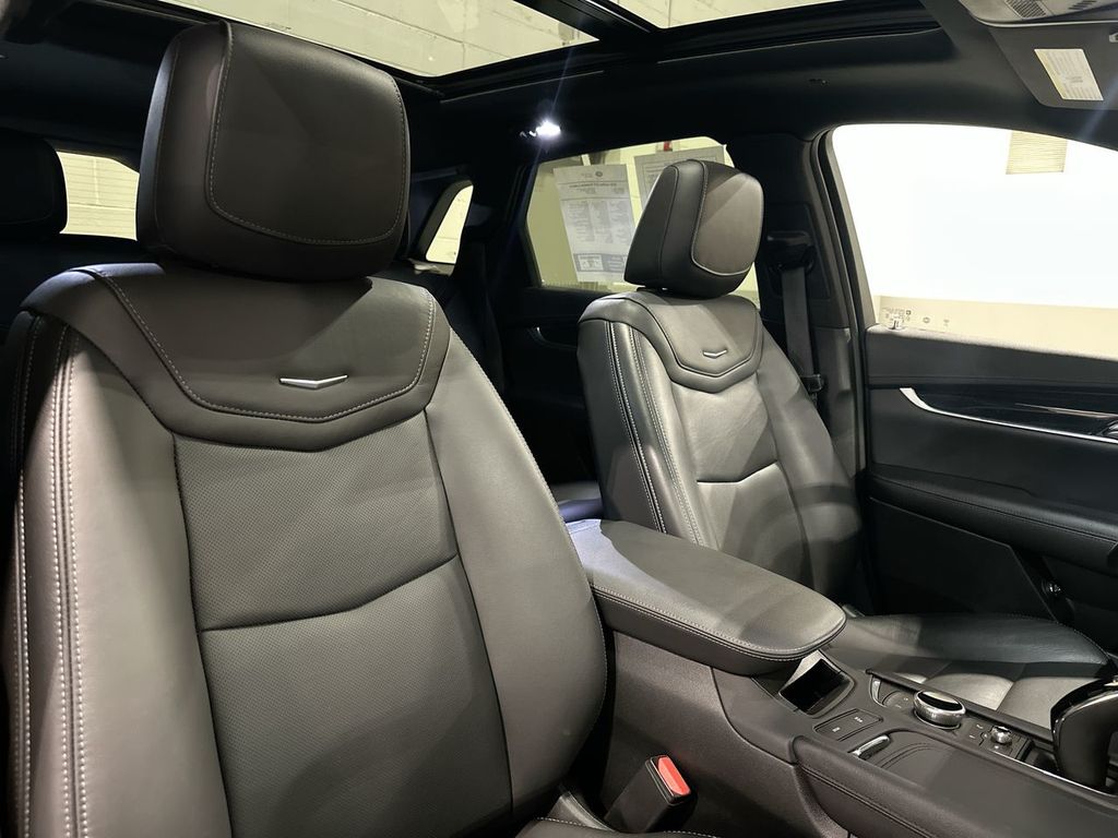 Thumbnail: 2025 Cadillac XT5 - 6