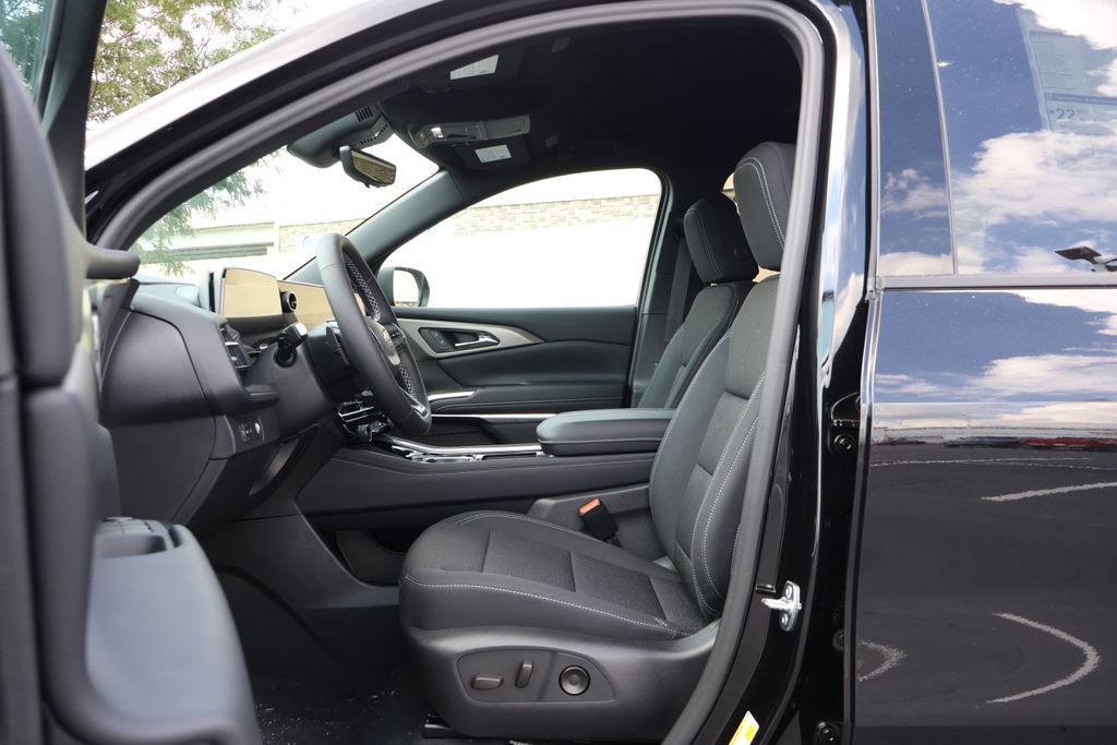 Thumbnail: 2027 Chevrolet Traverse - 14