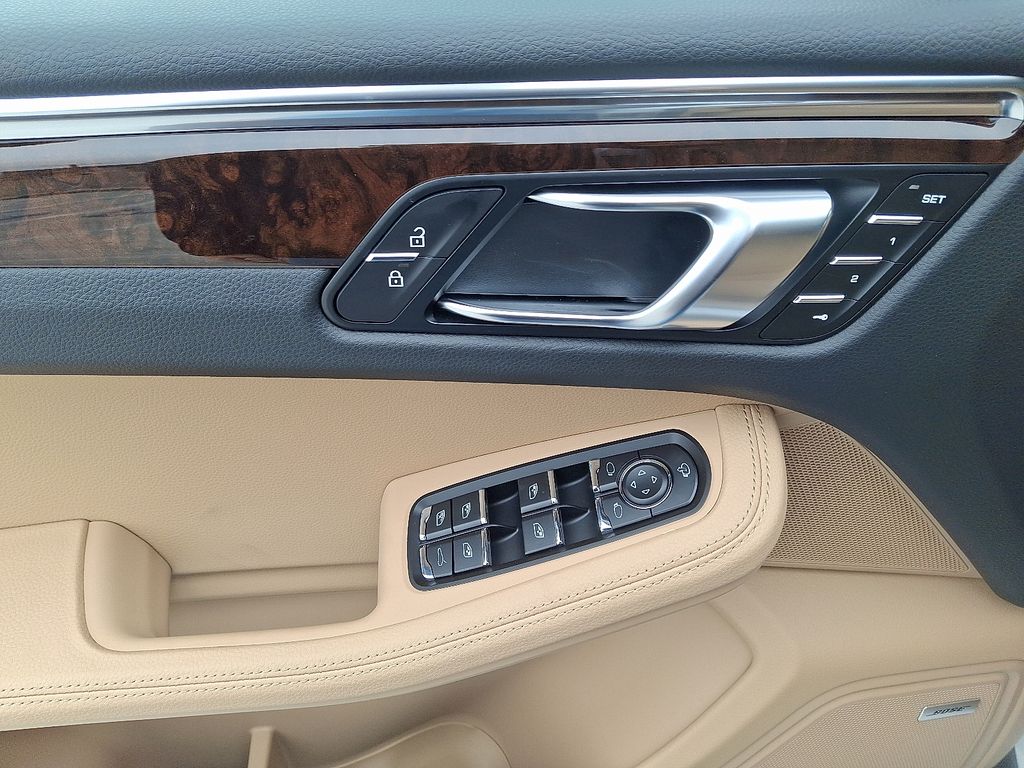 Thumbnail: 2026 Porsche Macan - 15