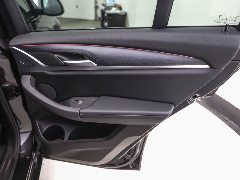 Thumbnail: 2025 BMW X4 - 23