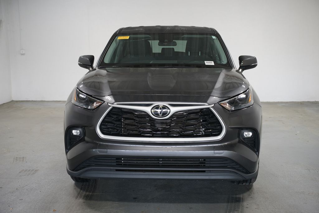 Thumbnail: 2023 Toyota Highlander - 2