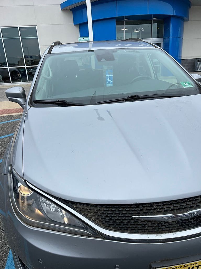 Thumbnail: 2018 Chrysler Pacifica - 4