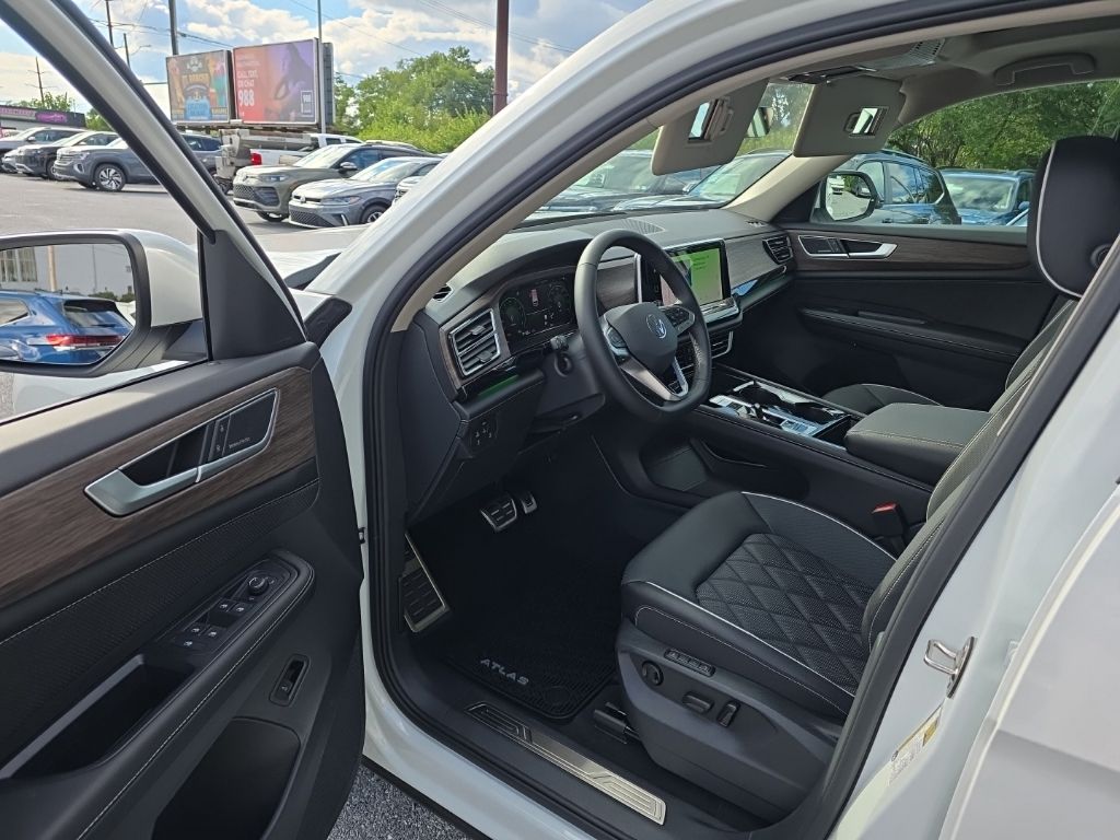 2026 Volkswagen Atlas 2.0T SEL Premium R-Line White/off-white at Auto Express Mitsubishi
