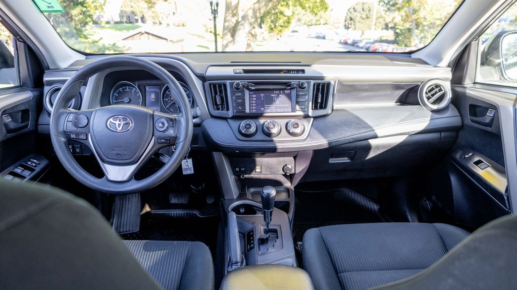 Used 2018 Toyota RAV4 LE 4D Sport Utility