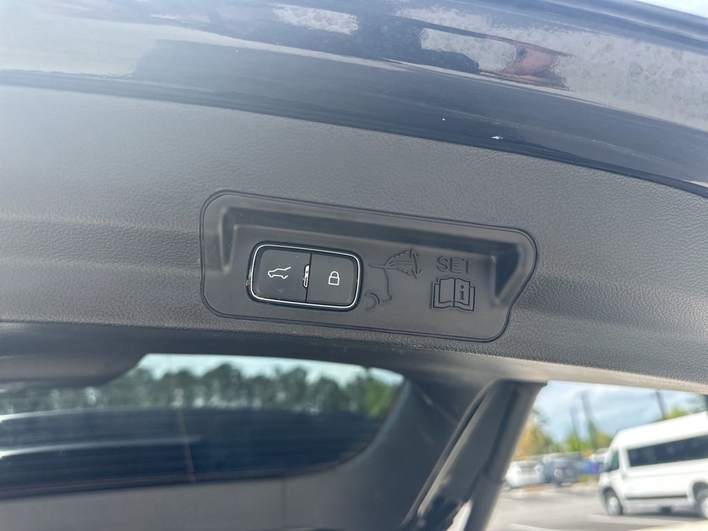 2020 Agate Black Metallic Ford Explorer XLT RWD SUV
