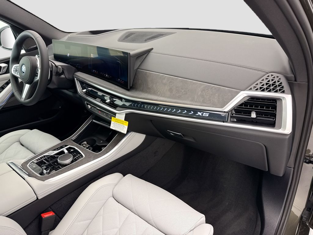 Thumbnail: 2026 BMW X5 - 16