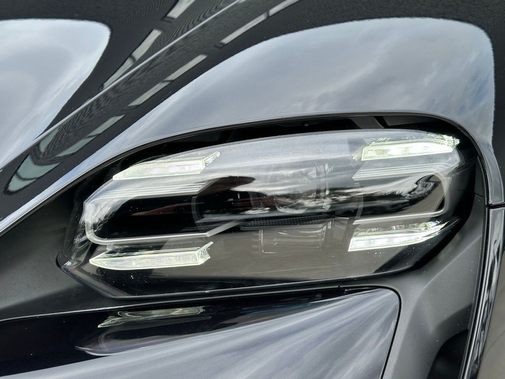 Thumbnail: 2023 Porsche Taycan - 13