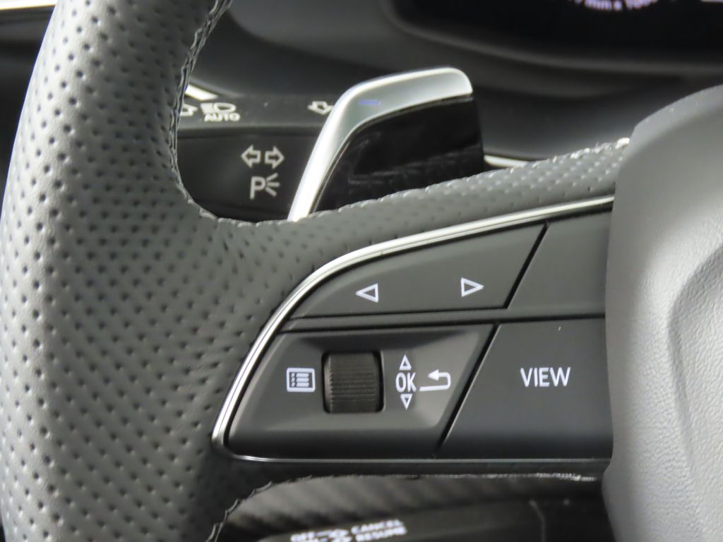 Thumbnail: 2025 Audi RS Q8 - 14