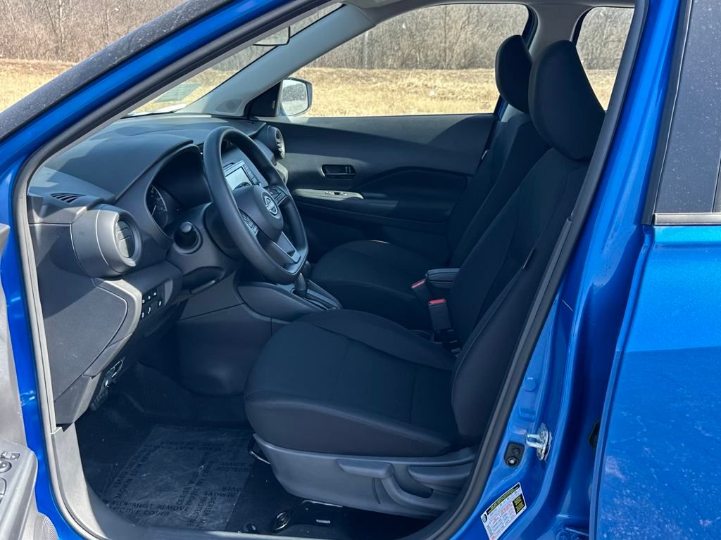 2025 Nissan Kicks S photo