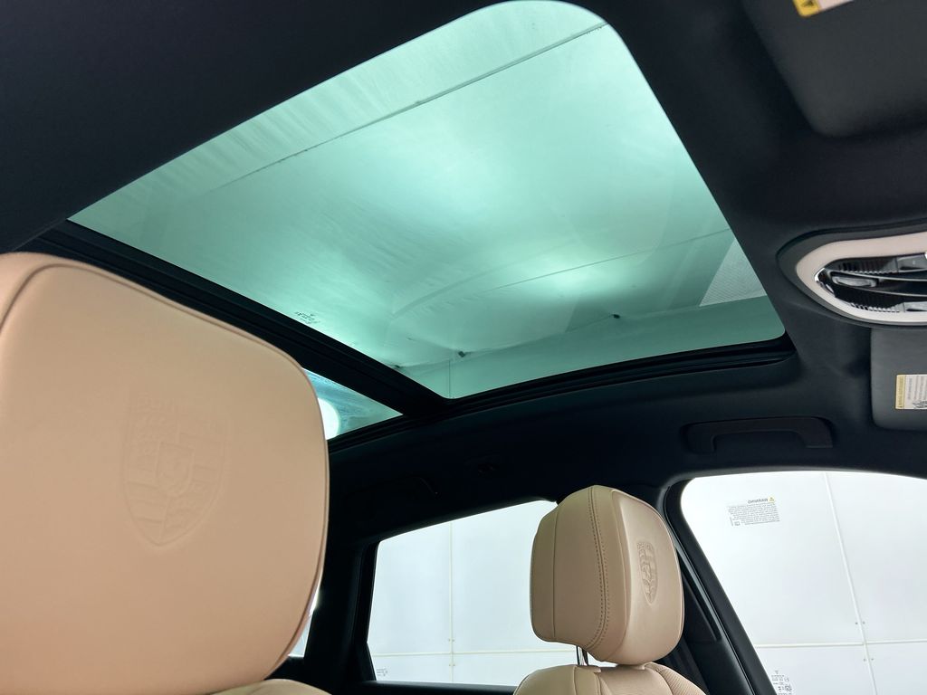 Thumbnail: 2026 Porsche Macan - 21