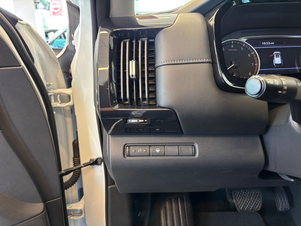 2024 Nissan Pathfinder SV