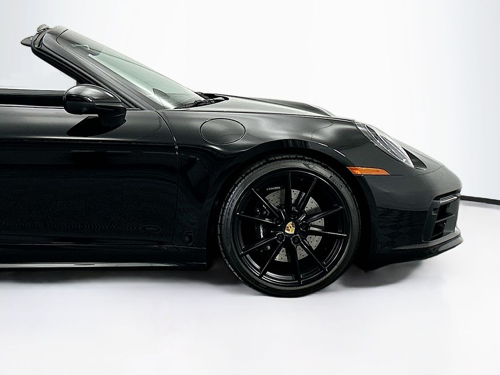 Thumbnail: 2021 Porsche 911 - 11