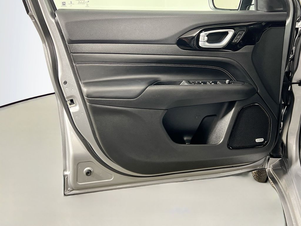 Used 2023 Silver Jeep Limited image 18