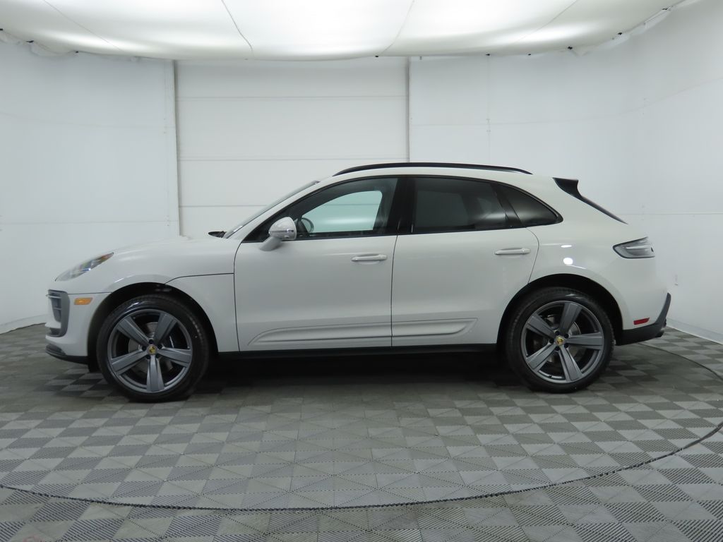 Thumbnail: 2025 Porsche Macan - 2