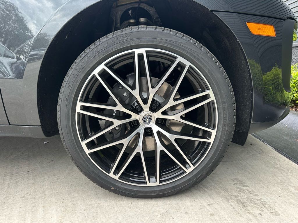 Thumbnail: 2026 Porsche Macan - 15