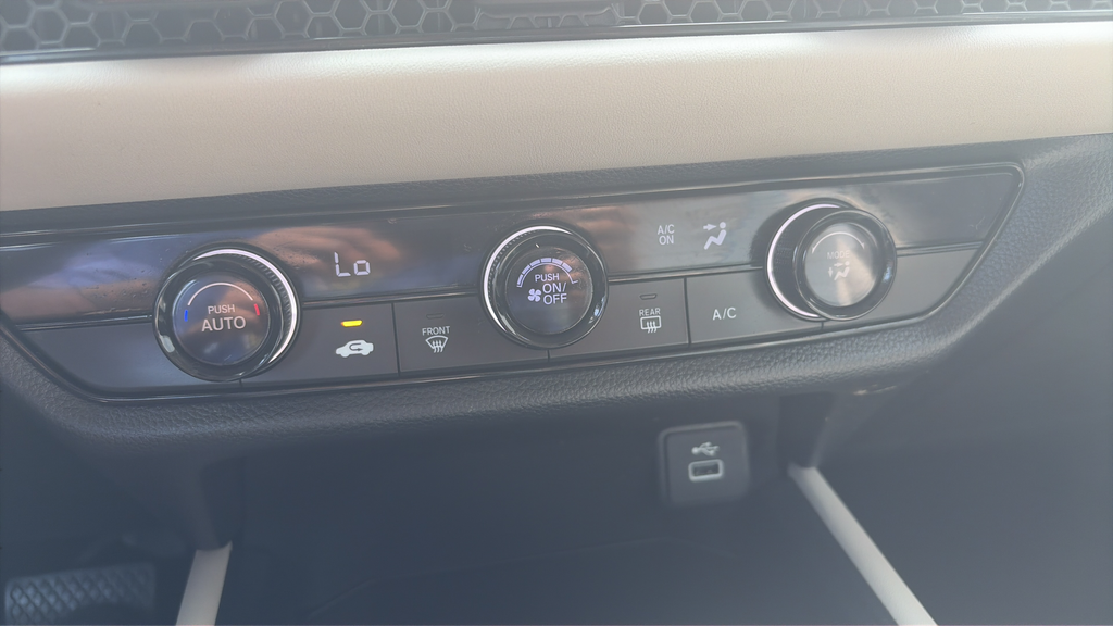Certified Used 2023 Pearl Honda LX image 17