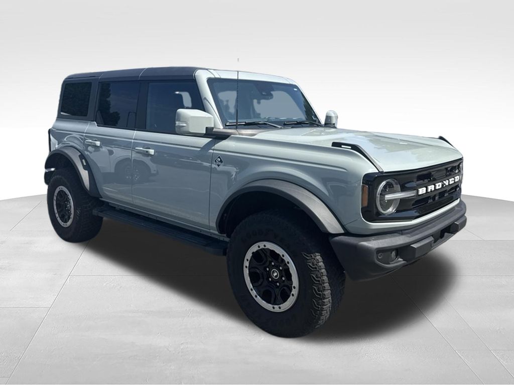 Used 2022 Green Ford Outer Banks image 4