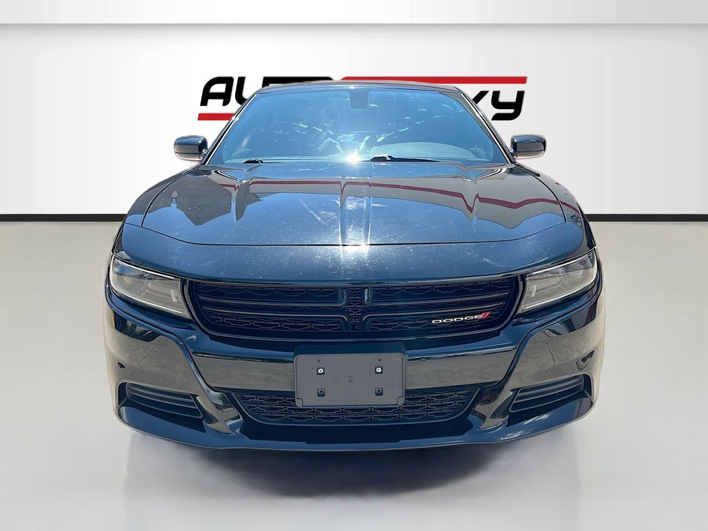 Used 2022 Black Dodge SXT image 2