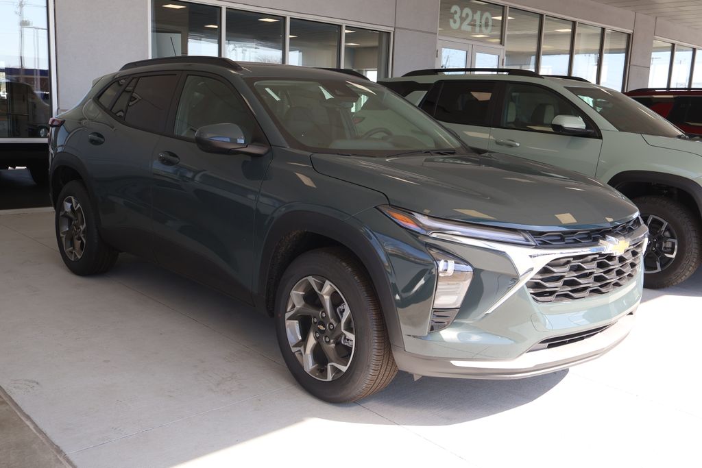 Thumbnail: 2026 Chevrolet Trax - 8