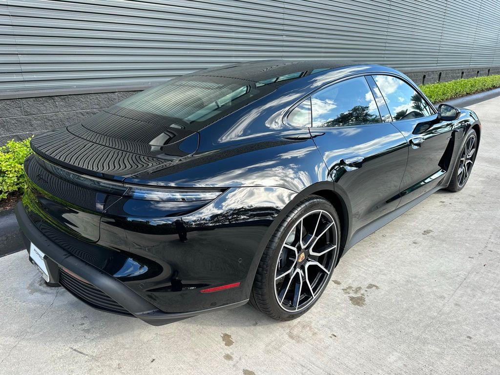 Thumbnail: 2025 Porsche Taycan - 9