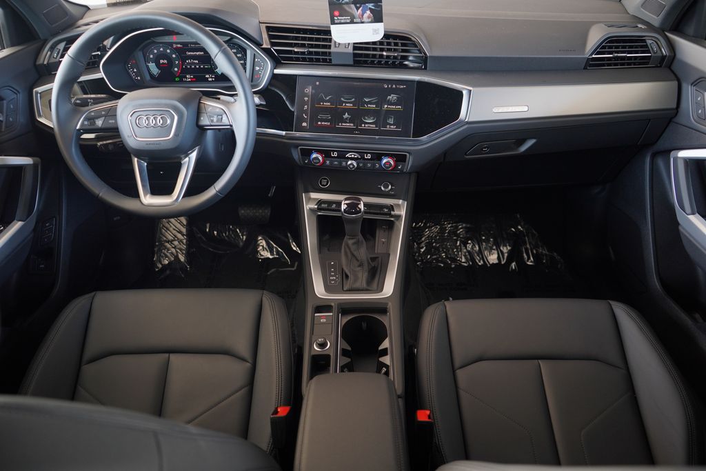 Thumbnail: 2025 Audi Q3 - 8