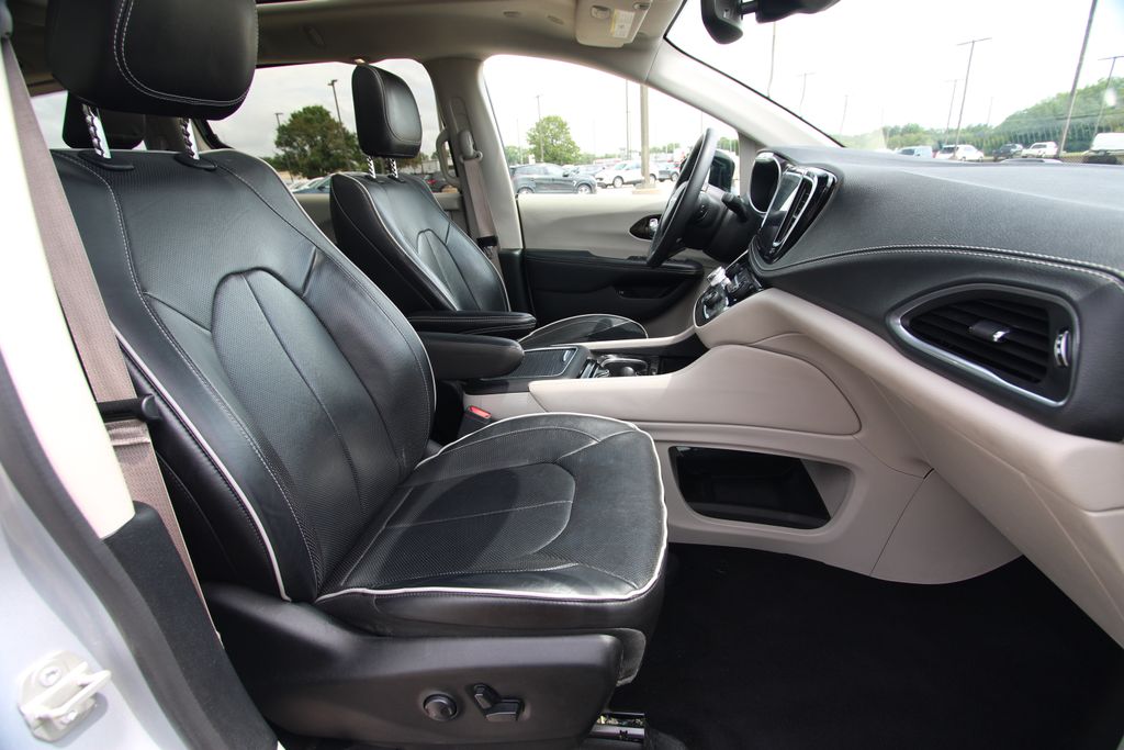 Used 2023 Chrysler Pacifica Hybrid Van