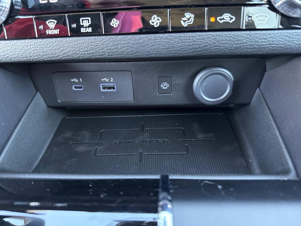 2025 Mitsubishi Outlander Plug-in Hybrid SE - Photo 30