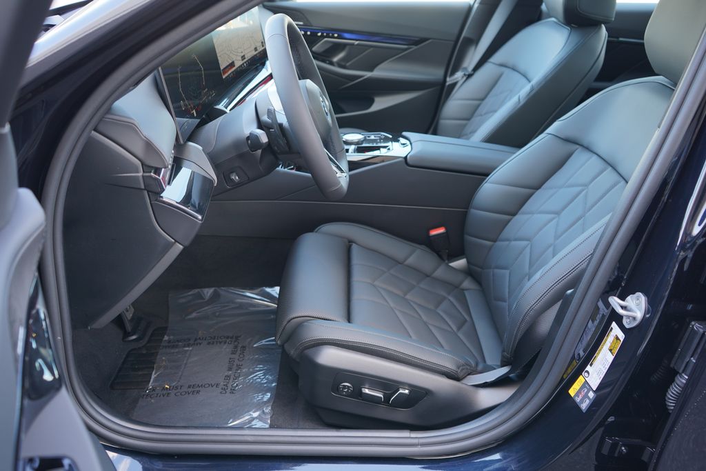 Thumbnail: 2026 BMW 5 Series - 12