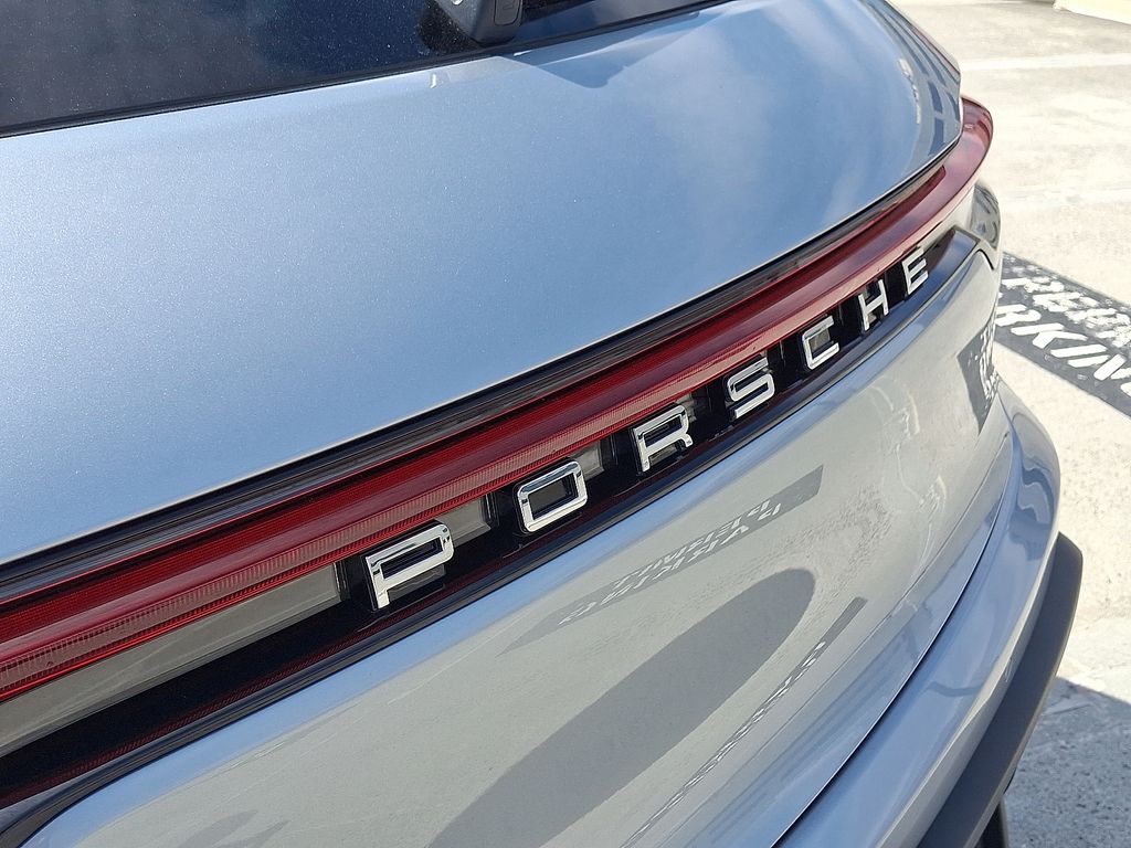 Thumbnail: 2026 Porsche Macan - 25