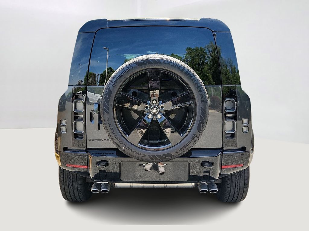 2025 Land Rover Defender 110 6