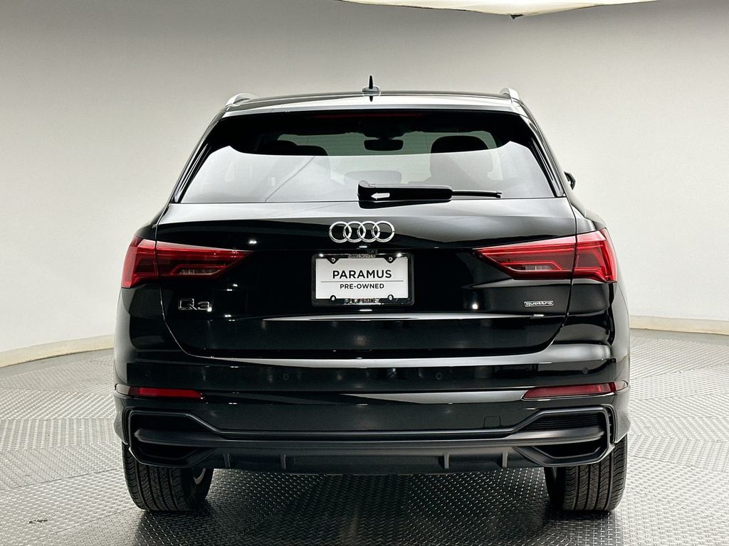 Thumbnail: 2021 Audi Q3 - 12