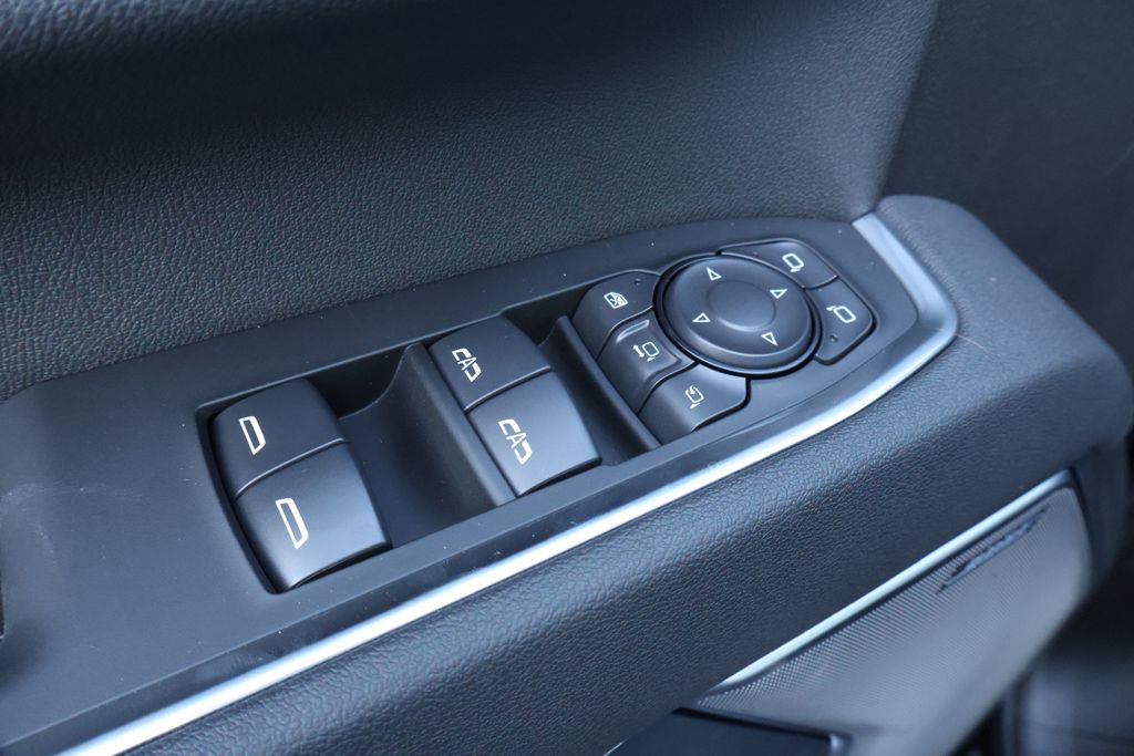 Thumbnail: 2025 Chevrolet Silverado 3500 - 20