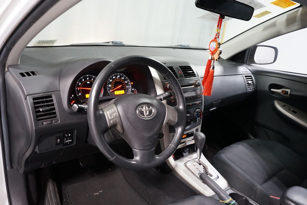Thumbnail: 2010 Toyota Corolla - 7