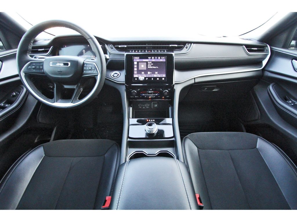 2024 Jeep Grand Cherokee Altitude - 9