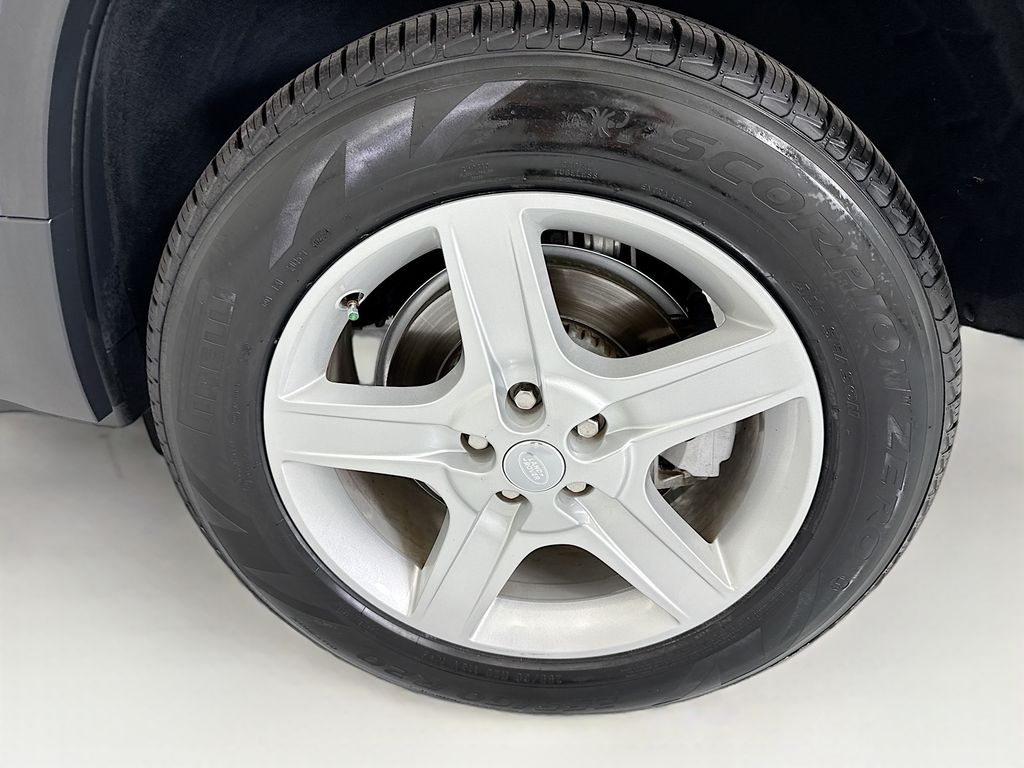 Thumbnail: 2022 Land Rover Defender - 30