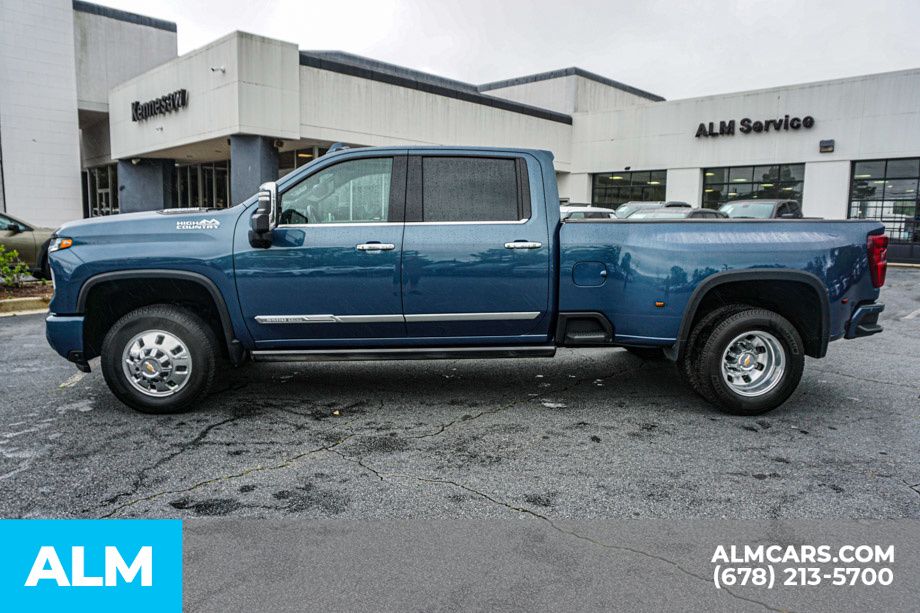 Used 2024 Blue Chevrolet High Country image 7