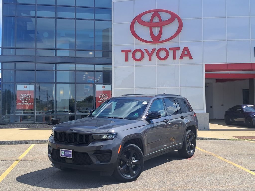 Baltic Gray Metallic Clearcoat 2025 Jeep Grand Cherokee SUV / Crossover Four-Wheel Drive 8-Speed Automatic