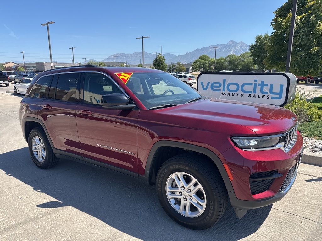 2023 Jeep Grand Cherokee Laredo 4WD