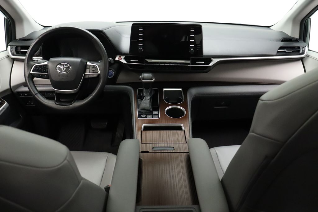 Thumbnail: 2021 Toyota Sienna - 23