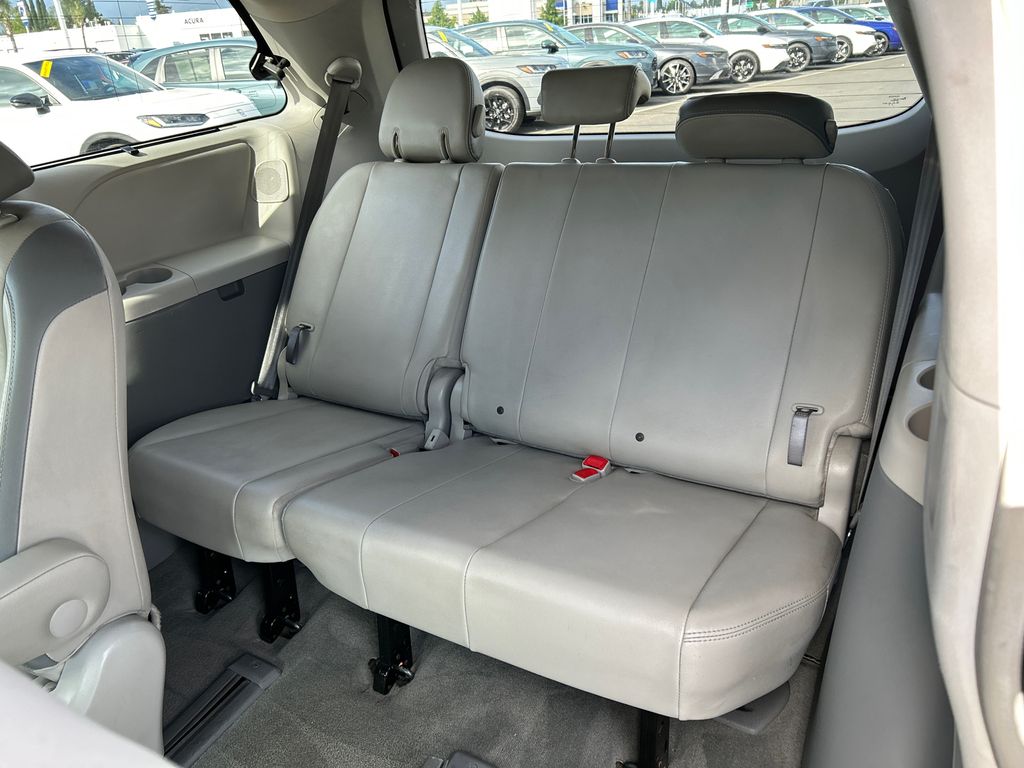 2014 Toyota Sienna XLE 8