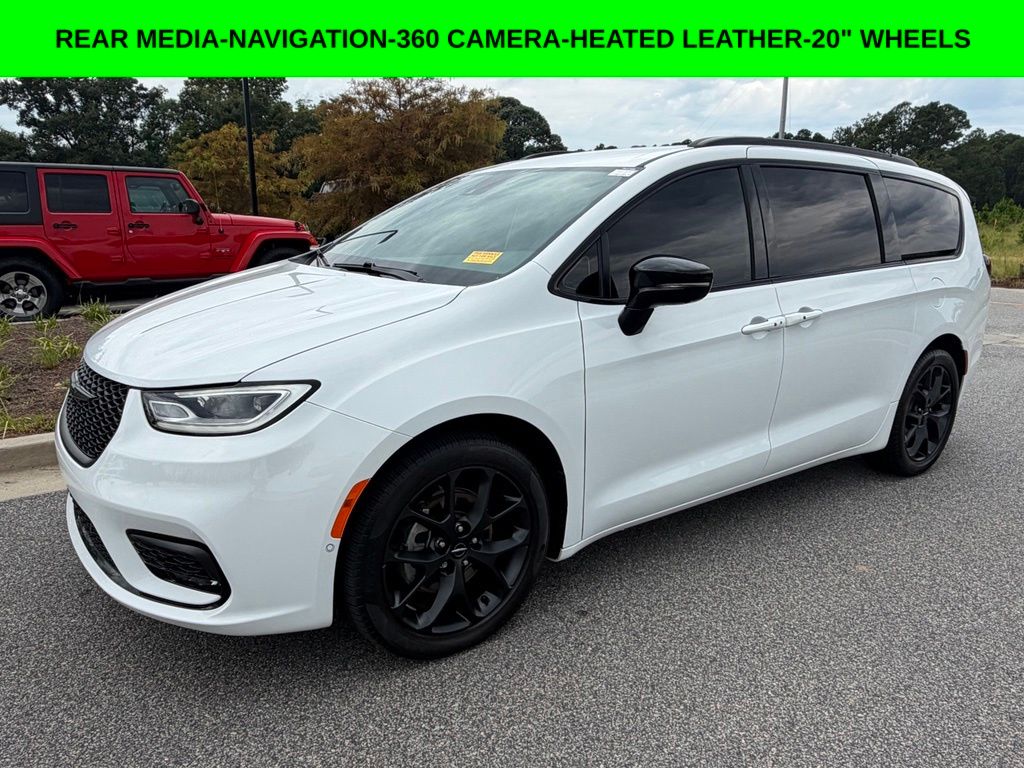 Bright White Clearcoat 2024 Chrysler Pacifica Minivan Front-Wheel Drive 9-Speed Automatic