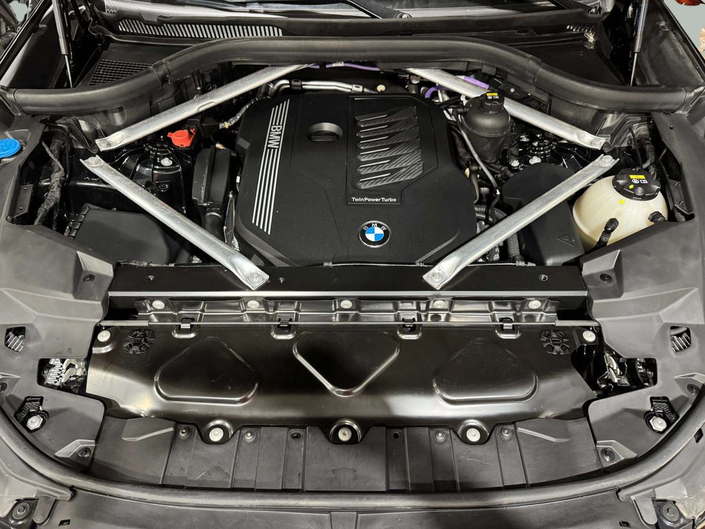 Used 2022 Black BMW xDrive40i image 25