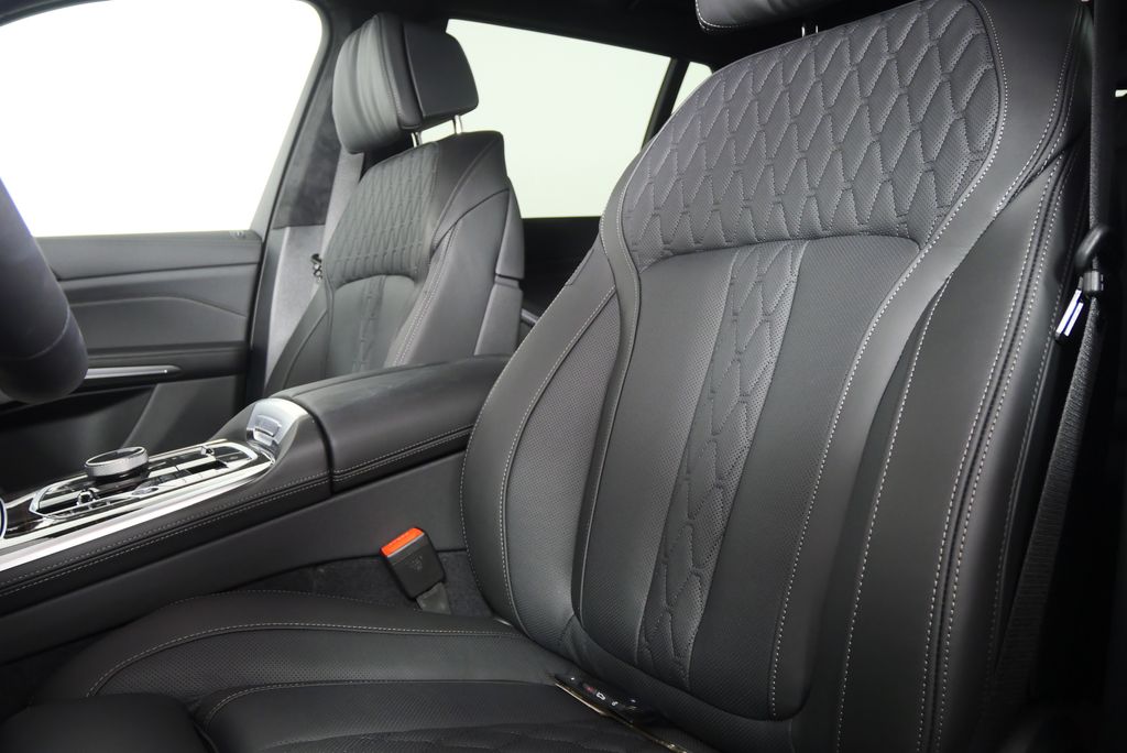 Thumbnail: 2026 BMW X7 - 11