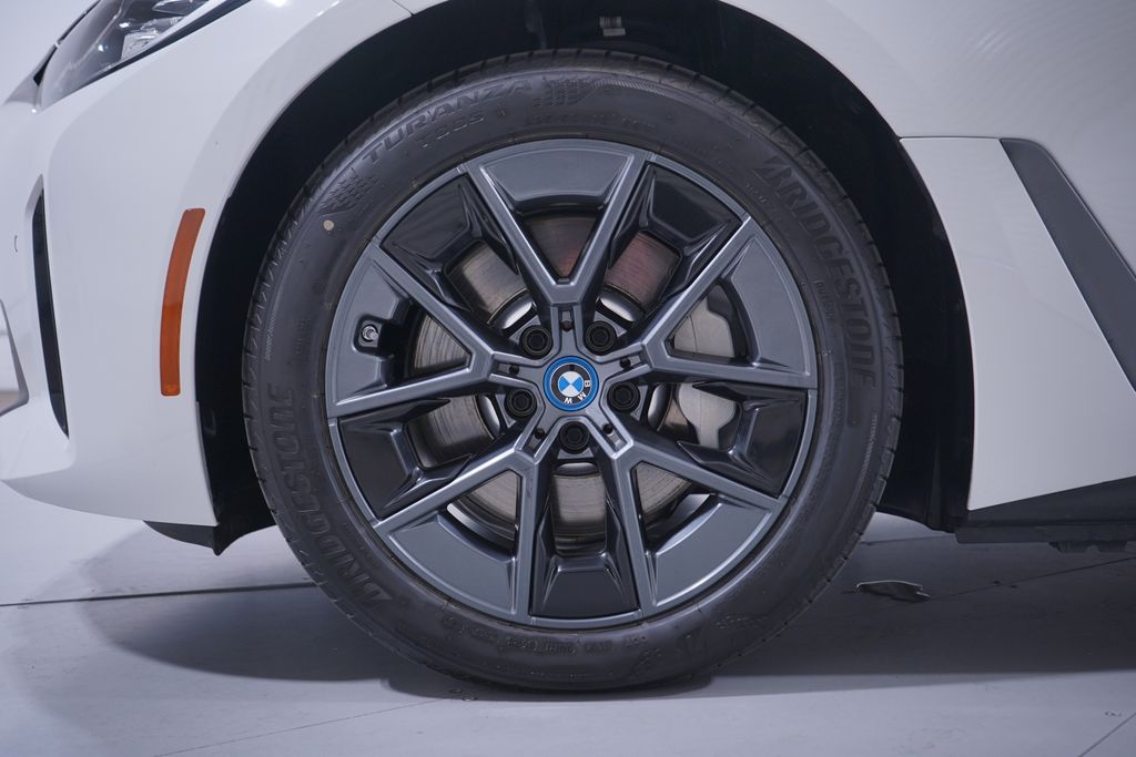 Thumbnail: 2023 BMW i4 - 2
