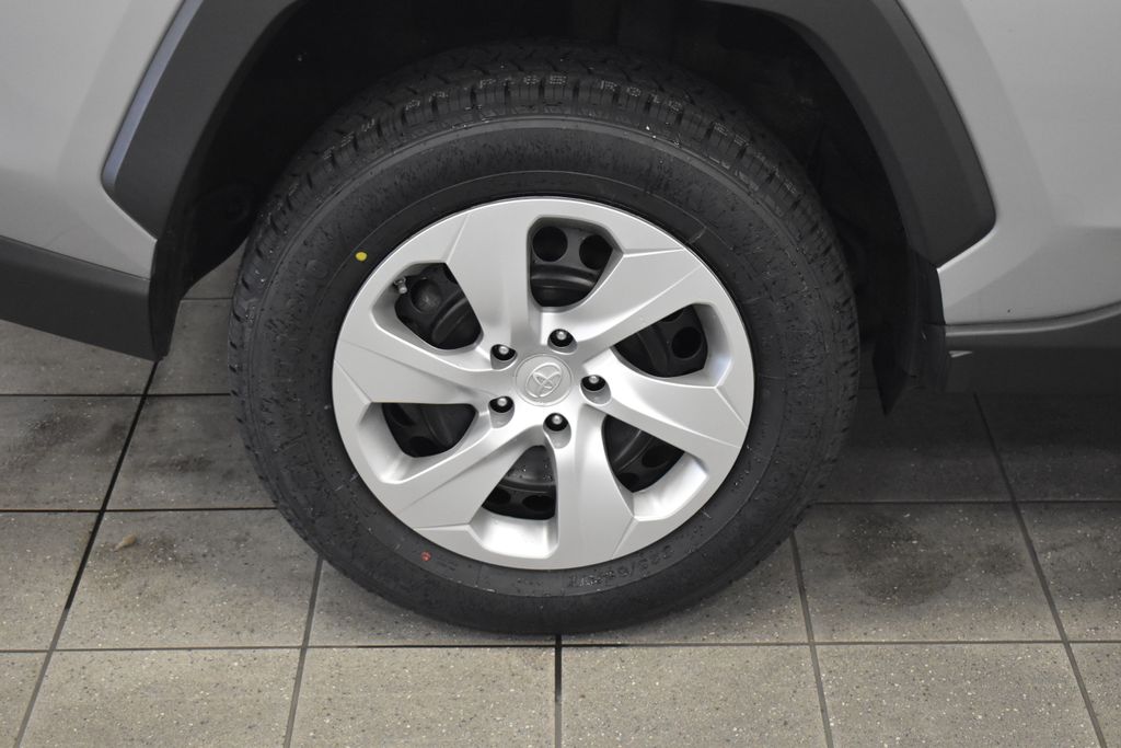 2021 Toyota RAV4 LE 11