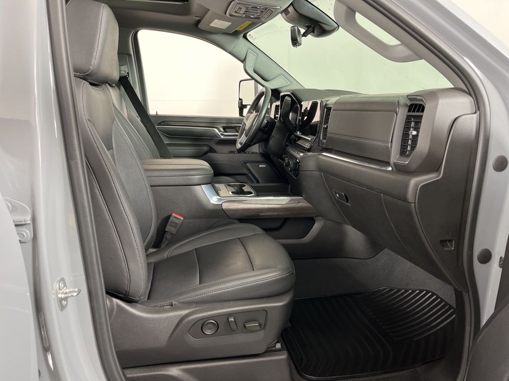 2024 Chevrolet Silverado 2500 LTZ 11