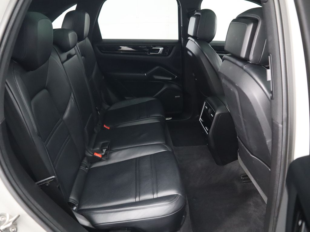 Thumbnail: 2021 Porsche Cayenne - 23
