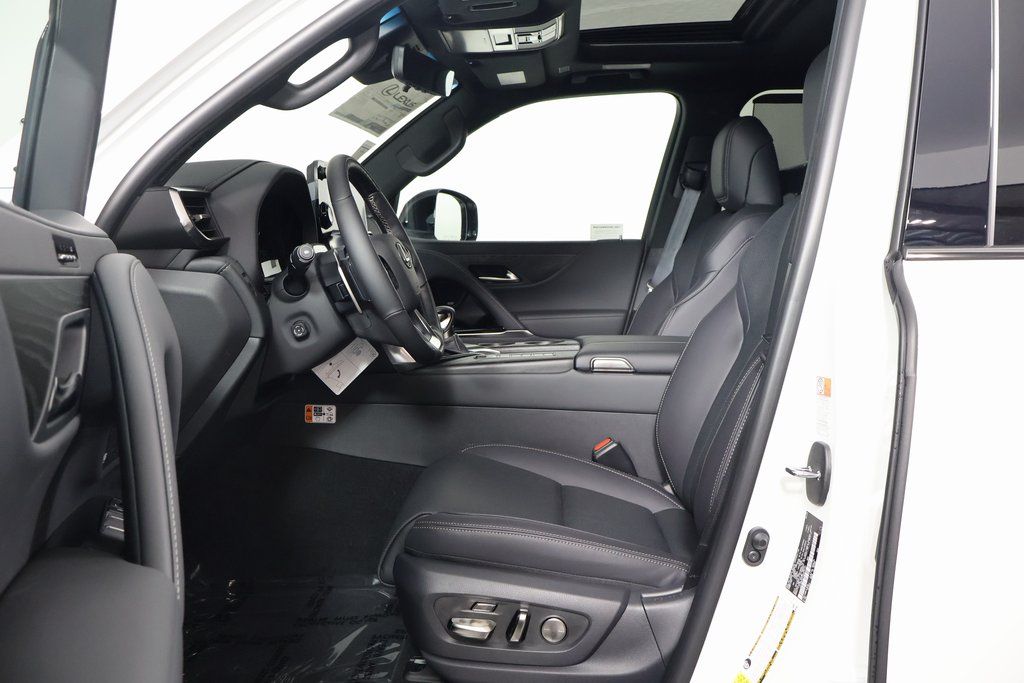 2025 Lexus LX 600 5