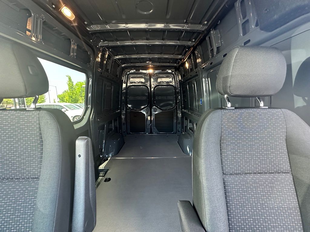 2024 Mercedes-Benz Sprinter 2500 Cargo 144 WB 18